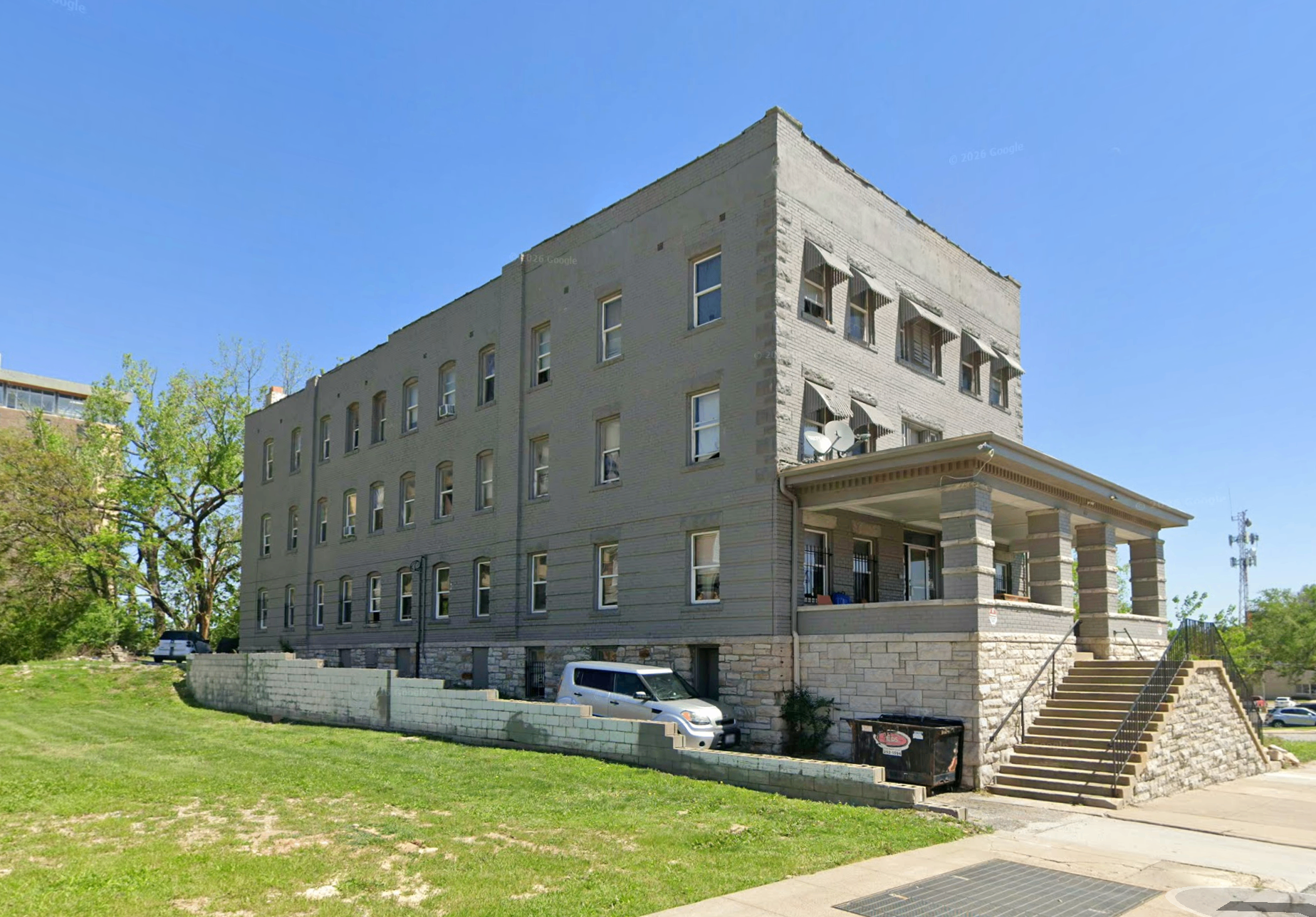 Bradford Apartments building at 612 E 9th St, Kansas City